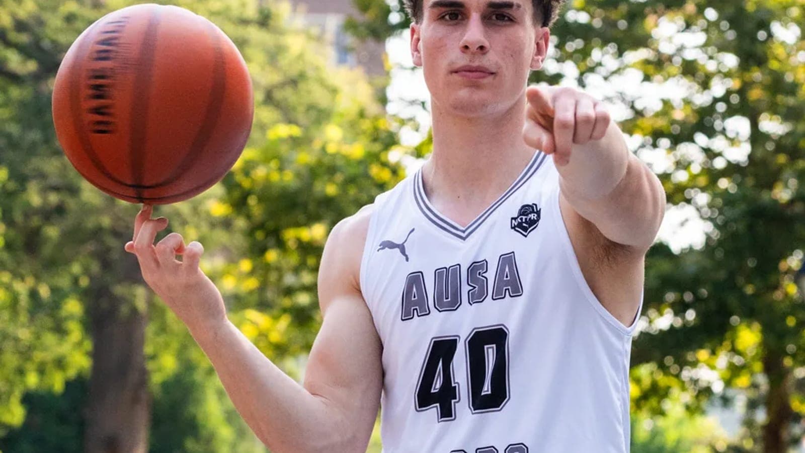 Matthew Flinders commits to Central Community College