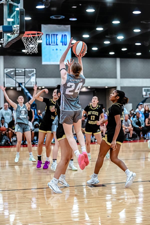 An AUSA Hoops player rising for a shot at a US AAU tournament