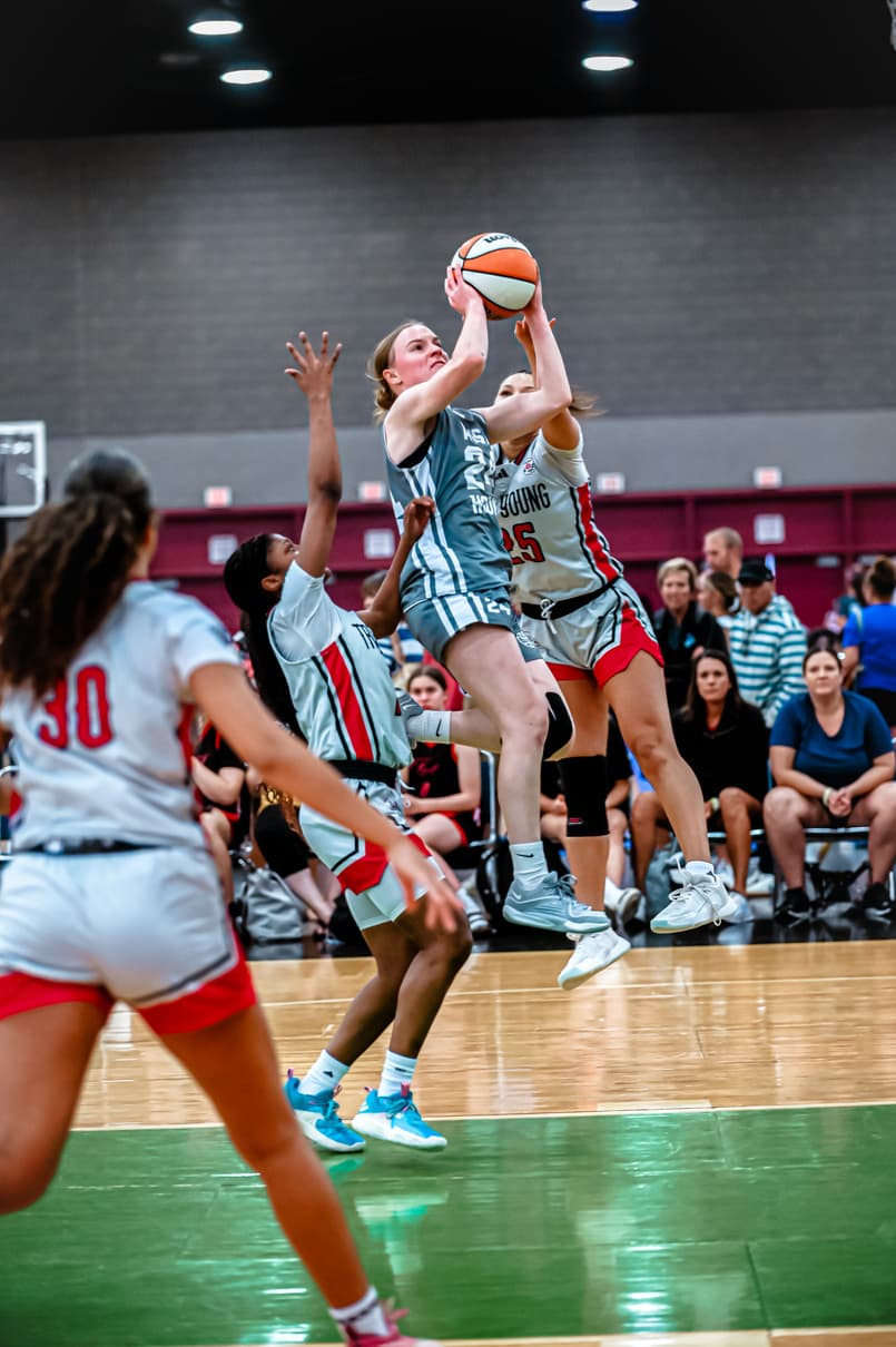 An AUSA Hoops player attacking the rim against a US opponent