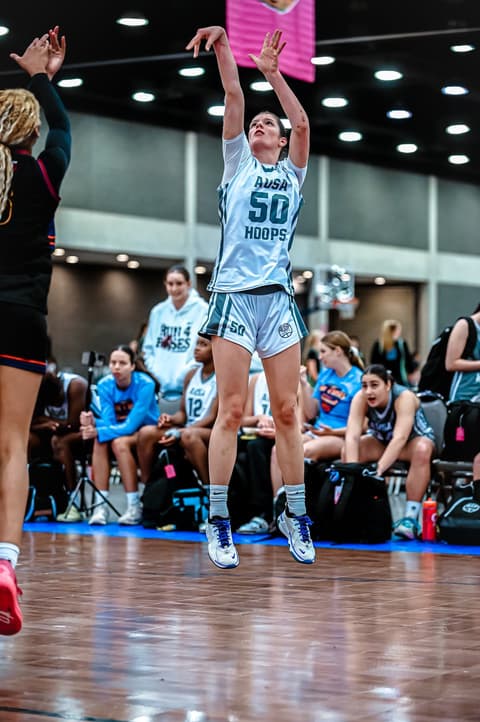 An AUSA Hoops player at the Run 4 Roses Classic