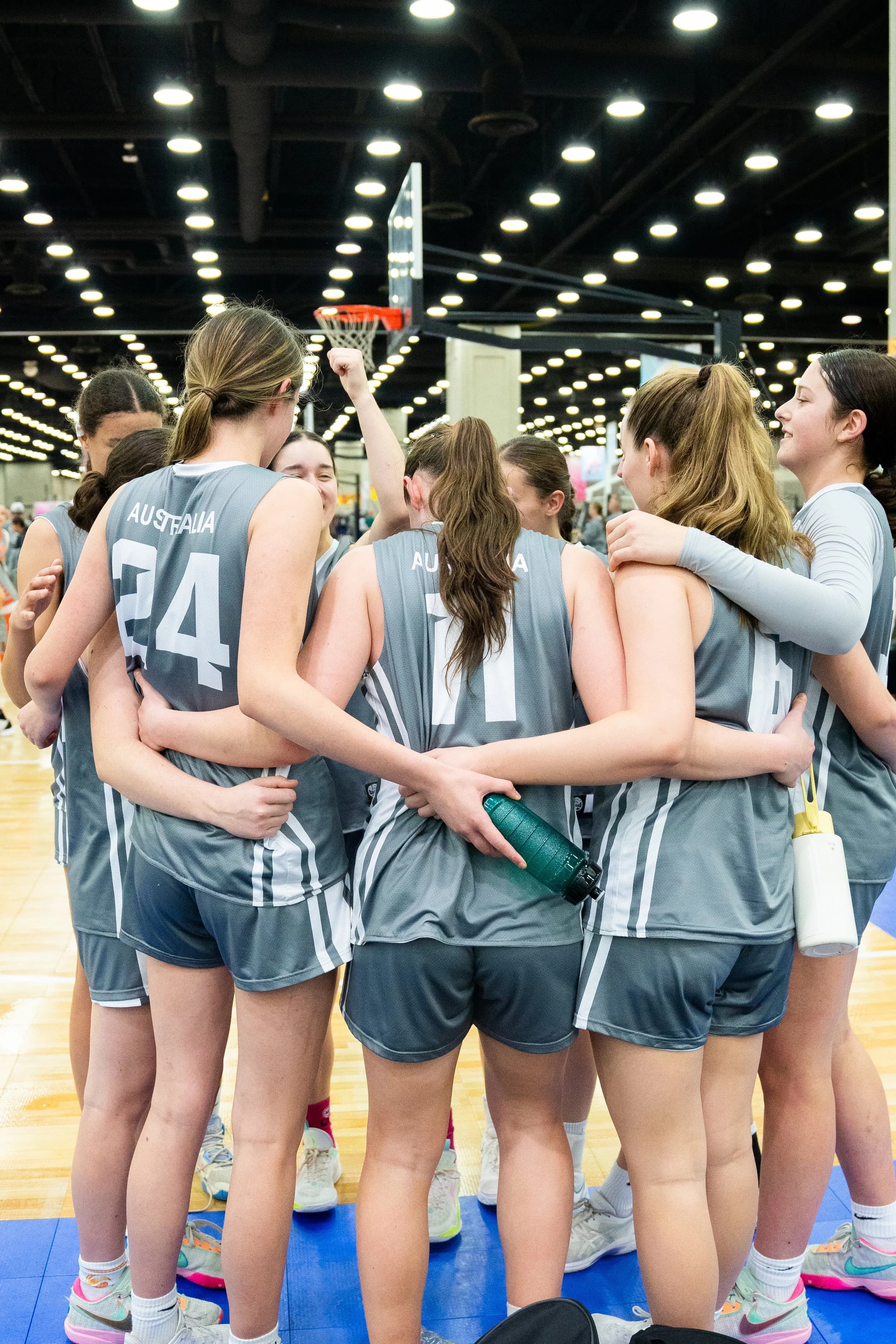 AUSA Hoops girls in a huddle at the Run 4 Roses Classic