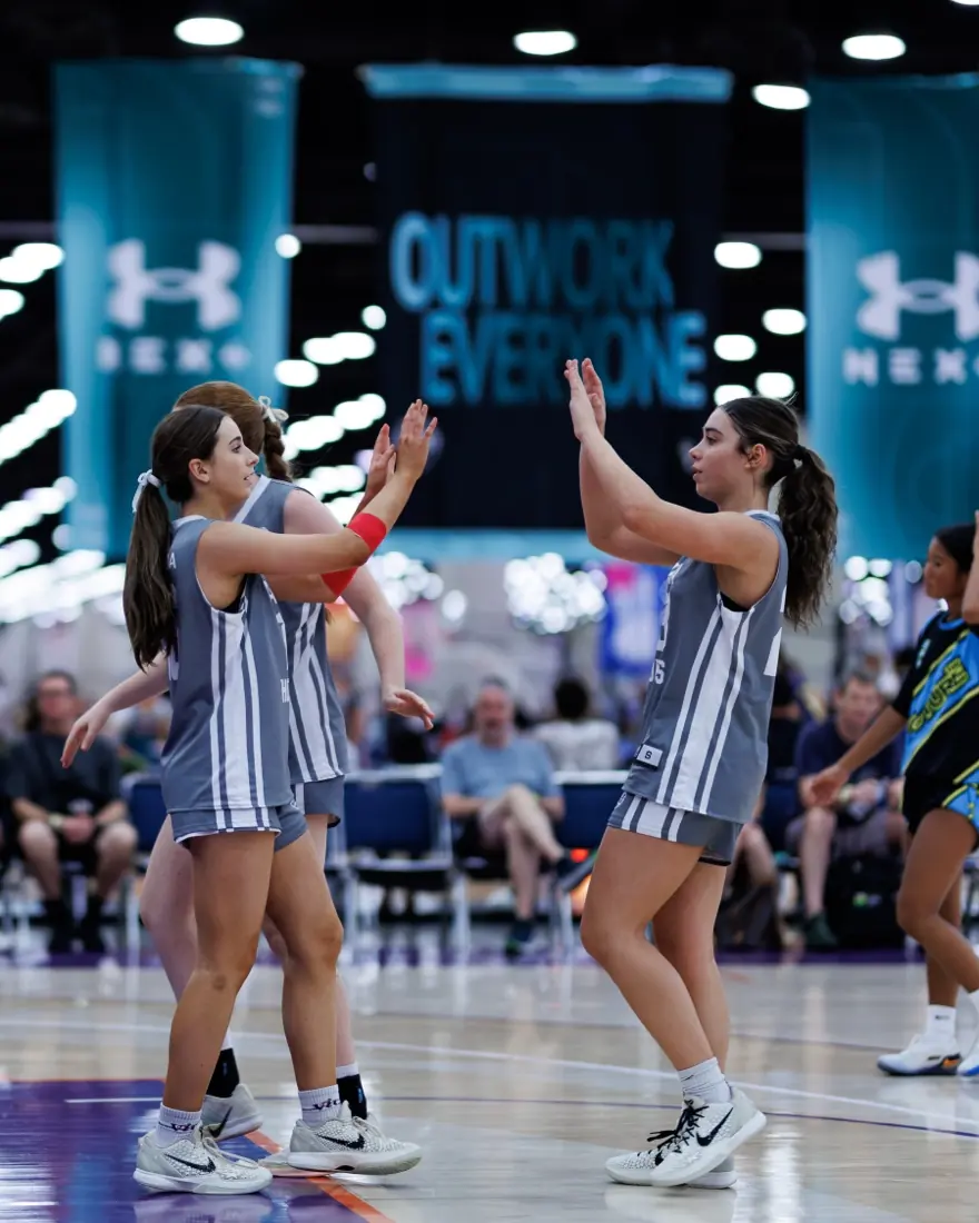 AUSA Hoops players high-fiving during a game at a US tournament